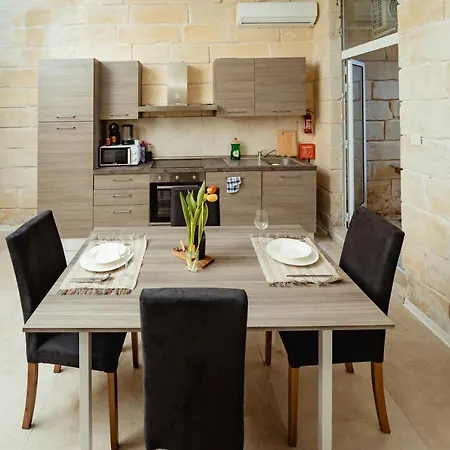 Classic 2bdr Designer Home! Close To Sea Apartmán *