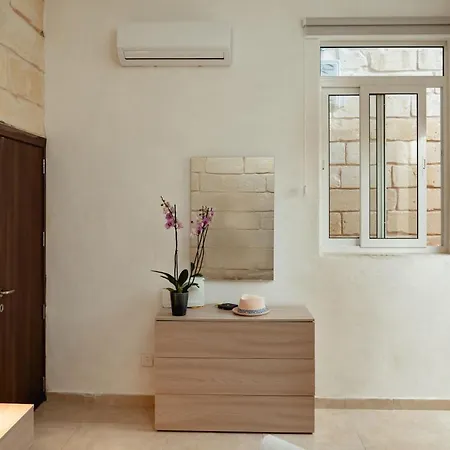 Apartman Classic 2bdr Designer Home! Close To Sea